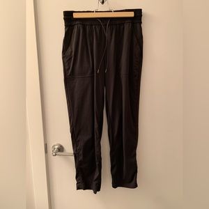 Lululemon Beyond the Studio Crops, size 6, black.Used, in great condition.